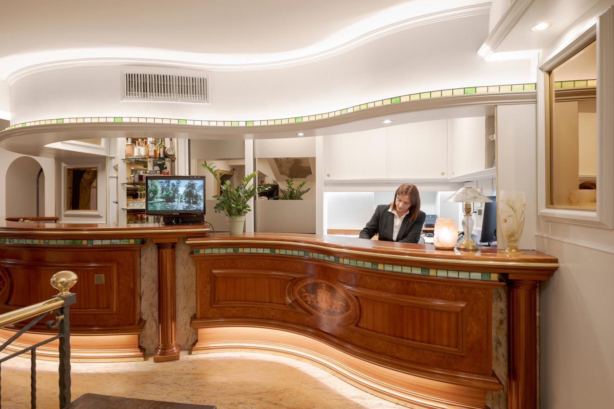 Hotel Ungheria Varese 1946 Ngoại thất bức ảnh