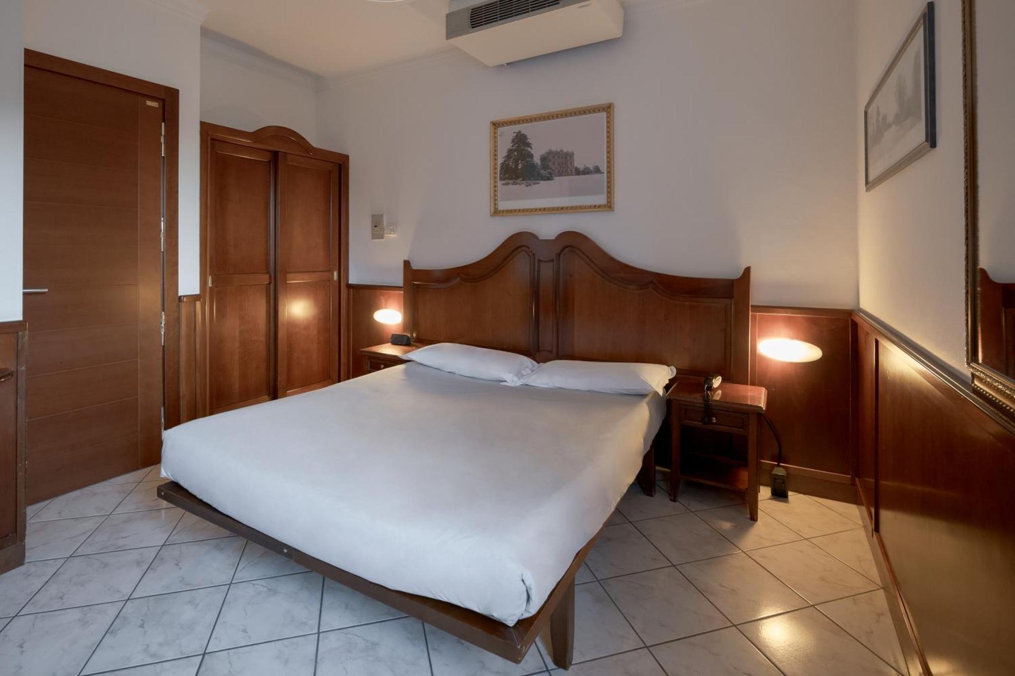 Hotel Ungheria Varese 1946 Ngoại thất bức ảnh