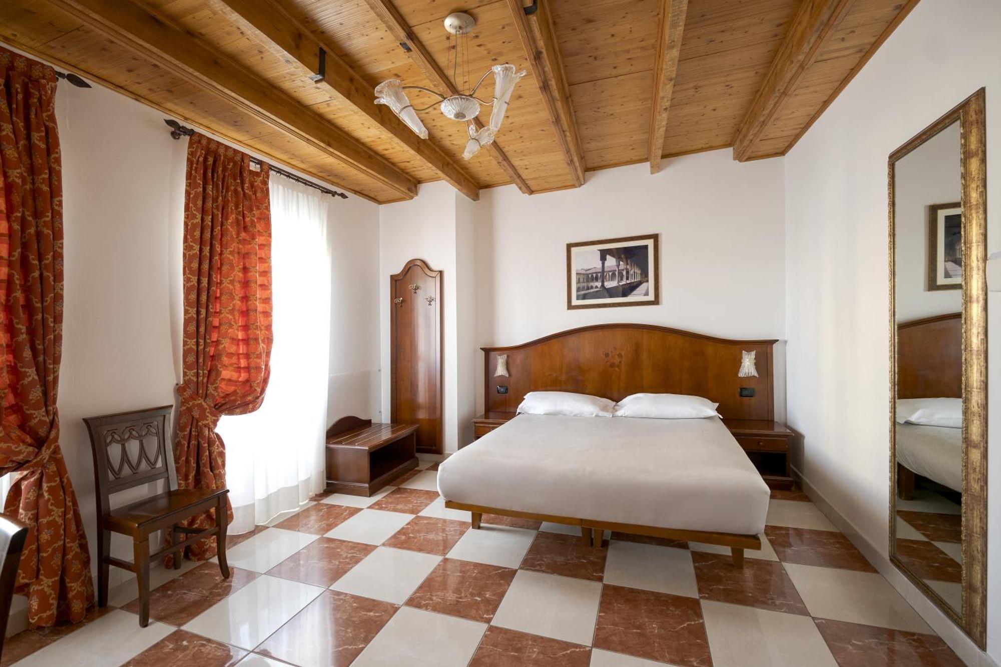 Hotel Ungheria Varese 1946 Ngoại thất bức ảnh