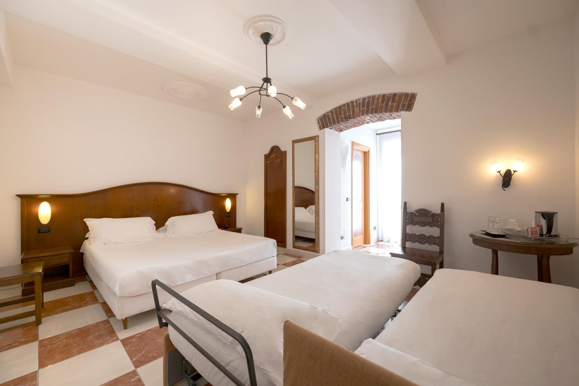 Hotel Ungheria Varese 1946 Ngoại thất bức ảnh