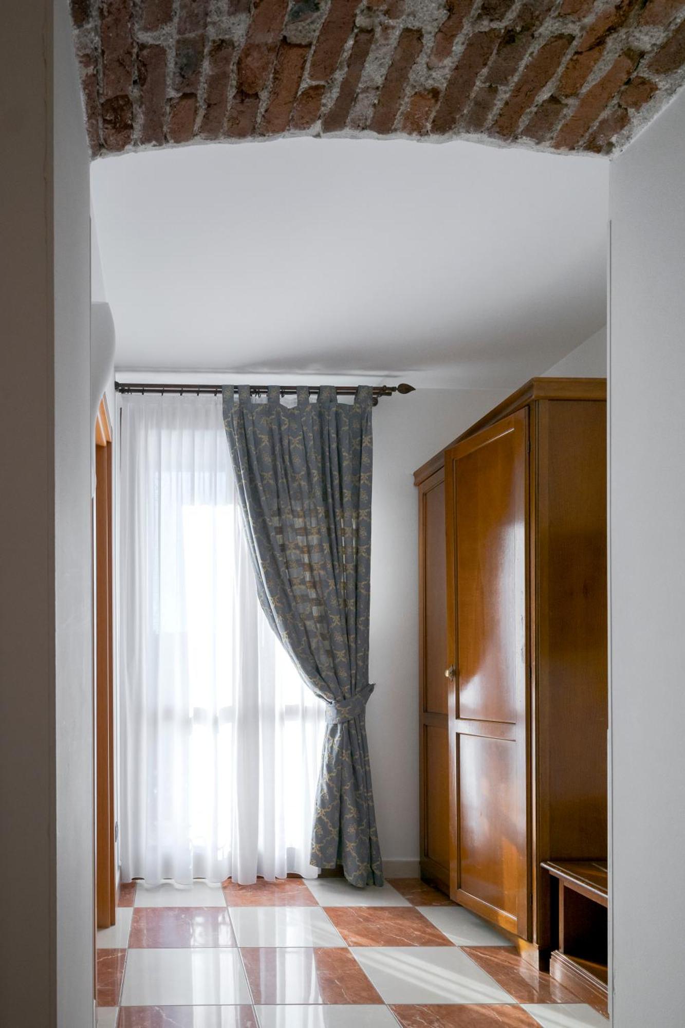 Hotel Ungheria Varese 1946 Ngoại thất bức ảnh