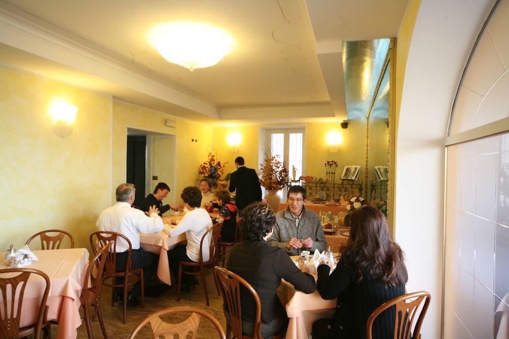 Hotel Ungheria Varese 1946 Ngoại thất bức ảnh